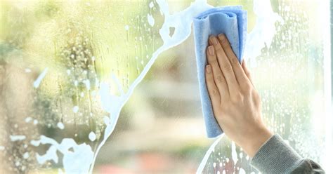 Discover the magic of eco-friendly window cleaning with the magic window cleaning cloth